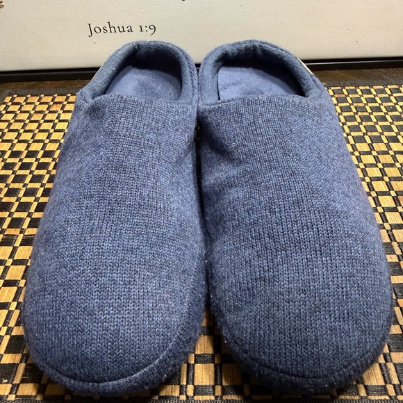 L.L. Bean Shoes - L.L. Bean Blue Women's Slippers SZ 9- Box 15